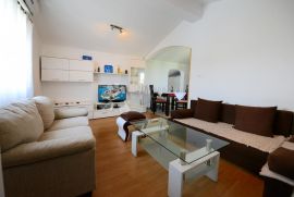 Poreč, okolica- Izvrsna kuća sa 3 apartmana i okućnicom, Poreč, Kuća