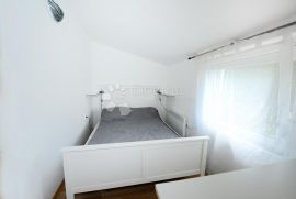 Poreč, okolica- Izvrsna kuća sa 3 apartmana i okućnicom, Poreč, Kuća