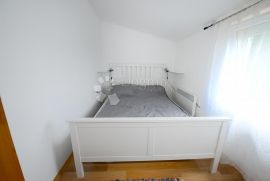 Poreč, okolica- Izvrsna kuća sa 3 apartmana i okućnicom, Poreč, Kuća