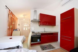 Poreč, okolica- Izvrsna kuća sa 3 apartmana i okućnicom, Poreč, Kuća