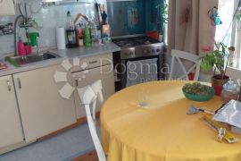 Kuća na Marjanu koja nudi privatnost, Split, House