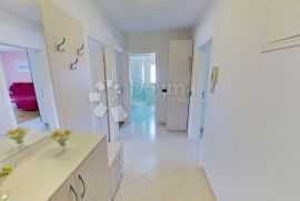 Stan u prizemlju s vrtom, Novigrad, Appartement