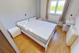 Stan u prizemlju s vrtom, Novigrad, Appartement