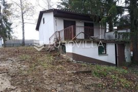 Zagreb okolica, Gornji Dragonožec, zemljište 1800 m2 sa 2 objekta, Zagreb, Famiglia