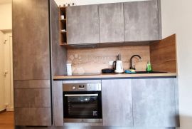 PRILIKA! Novo adaptirani studio apartman na TOP lokaciji, Pula, Appartamento