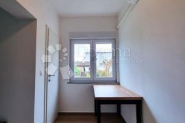 PRILIKA! Novo adaptirani studio apartman na TOP lokaciji, Pula, Appartamento