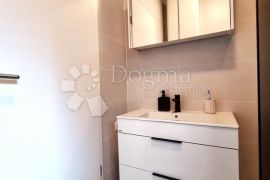 PRILIKA! Novo adaptirani studio apartman na TOP lokaciji, Pula, Appartamento