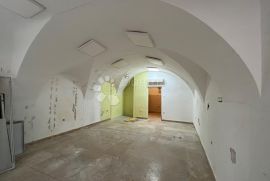 PP idealan za uslužnu djelatnost, Rijeka, Commercial property