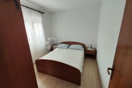 ROGOZNICA-APARTMANSKA KUĆA S ODLIČNIM POGLEDOM, Rogoznica, Maison