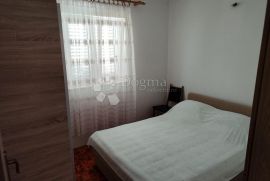 ROGOZNICA-APARTMANSKA KUĆA S ODLIČNIM POGLEDOM, Rogoznica, Maison