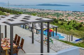 PREDIVNA VILLA SA PANORAMSKIM POGLEDOM NA MORE, Kaštela, Kuća