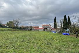 Građevinsko zemljište s pogledom na Motovun, Karojba, Terra