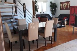 DVOETAŽNI APARTMAN U GRADU KRKU, Krk, Appartment