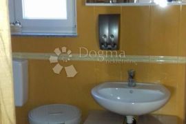 DVOETAŽNI APARTMAN U GRADU KRKU, Krk, Appartment