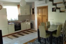 DVOETAŽNI APARTMAN U GRADU KRKU, Krk, Appartment