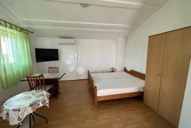 APARTMANSKA KUĆA NA 50 METARA DO MORA, Medulin, Kuća