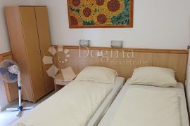 HOSTEL BIOGRAD NA MORU, Biograd Na Moru, العقارات التجارية