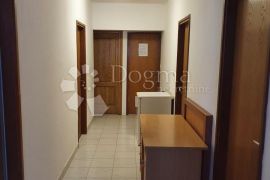 HOSTEL BIOGRAD NA MORU, Biograd Na Moru, العقارات التجارية