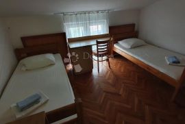 HOSTEL BIOGRAD NA MORU, Biograd Na Moru, العقارات التجارية