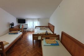 HOSTEL BIOGRAD NA MORU, Biograd Na Moru, العقارات التجارية