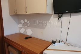 HOSTEL BIOGRAD NA MORU, Biograd Na Moru, العقارات التجارية