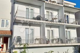 HOSTEL BIOGRAD NA MORU, Biograd Na Moru, العقارات التجارية