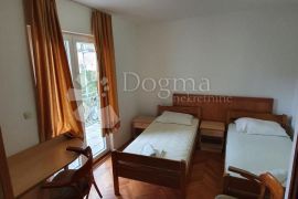 HOSTEL BIOGRAD NA MORU, Biograd Na Moru, العقارات التجارية