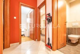 Zagreb, Mlinovi, uređen trosoban stan + 2 VPM 99 m2, Zagreb, Appartment