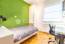 Zagreb, Mlinovi, uređen trosoban stan + 2 VPM 99 m2, Zagreb, Appartment