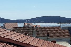 APARTMAN U KUĆI S POGLEDOM NA MORE. VODICE, Vodice, Appartamento