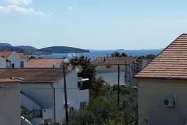 APARTMAN U KUĆI S POGLEDOM NA MORE. VODICE, Vodice, Appartamento