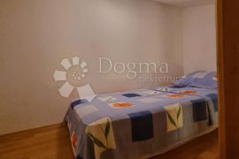 APARTMAN U KUĆI S POGLEDOM NA MORE. VODICE, Vodice, Appartamento