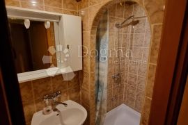 APARTMAN U KUĆI S POGLEDOM NA MORE. VODICE, Vodice, Appartamento