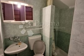 APARTMAN U KUĆI S POGLEDOM NA MORE. VODICE, Vodice, Appartamento