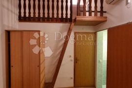 APARTMAN U KUĆI S POGLEDOM NA MORE. VODICE, Vodice, Appartamento