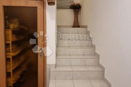 APARTMAN U KUĆI S POGLEDOM NA MORE. VODICE, Vodice, Appartamento