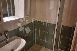 APARTMAN U KUĆI. VODICE!, Vodice, Appartamento