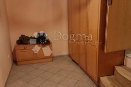 APARTMAN U KUĆI. VODICE!, Vodice, Appartamento