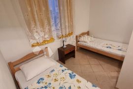 APARTMAN U KUĆI. VODICE!, Vodice, Appartamento