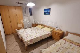 APARTMAN U KUĆI. VODICE!, Vodice, Appartamento