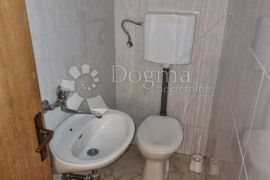 APARTMAN U KUĆI. VODICE!, Vodice, Appartamento