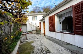 CRIKVENICA, GRIŽANE - Starina s dvorištem i konobom, Vinodolska Općina, Haus