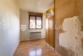 Zagreb, Maksimir, peterosoban dvoetažni stan za renovaciju, Zagreb, Apartamento