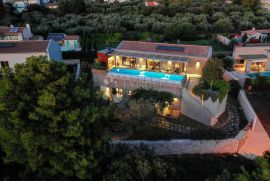 DIZAJNERSKA VILLA SA INFINITY BAZENOM I POGLEDOM NA MORE, Fažana, Famiglia