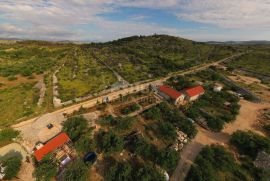 ŠIBENIK, ZATON - Prostrano imanje s objektom i građevinskom dozvolom, Šibenik - Okolica, Arazi