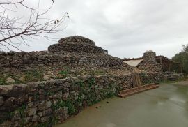 ŠIBENIK, ZATON - Prostrano imanje s objektom i građevinskom dozvolom, Šibenik - Okolica, Arazi