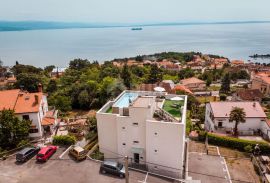 OPATIJA, IČIĆI - stan 79m2 s vrtom u novijoj gradnji s bazenom na krovu, pogled na more, parking, Opatija - Okolica, Kвартира