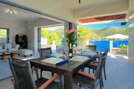 Vila 220 m2 s bazenom na zemljištu 610 m2 prvi red uz more – Dubrovnik otoci, Dubrovnik, Maison