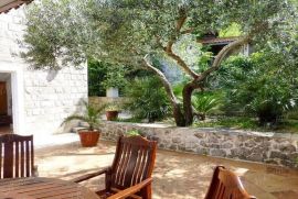 Villa 400 m2 s bazenom i pogledom na more u neposrednoj blizini Dubrovnika, Dubrovnik, Maison