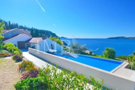 Villa with pool, first row to the sea - Luxurious experience of living in nature - EXCLUSIVE SALE IMB, Dubrovnik, بيت